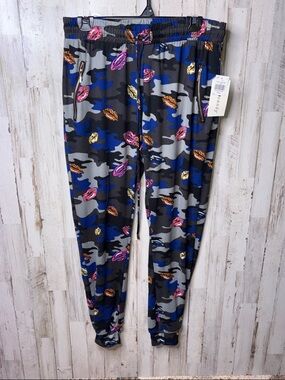 Eye Candy Leggings with Colorful Lip with camo print Size 1X NWT!
